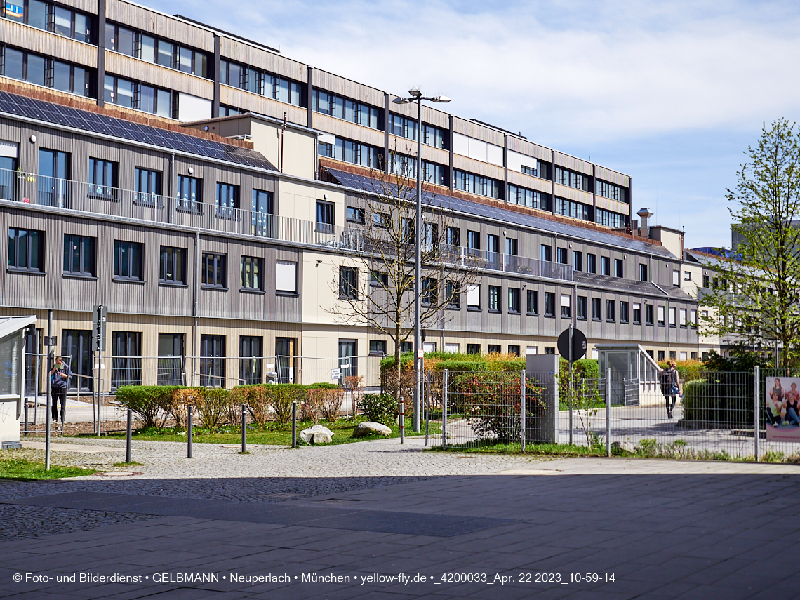 22.04.2023 - Baustelle Montessori Schule im Plettzentrum in Neuperlach